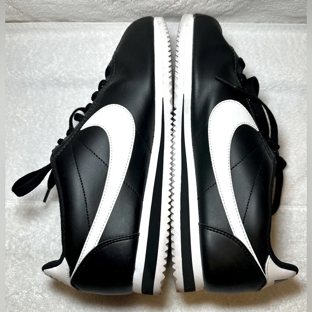 Nike Cortez unisex black and white classic style tennis shoes sneakers‎ retro